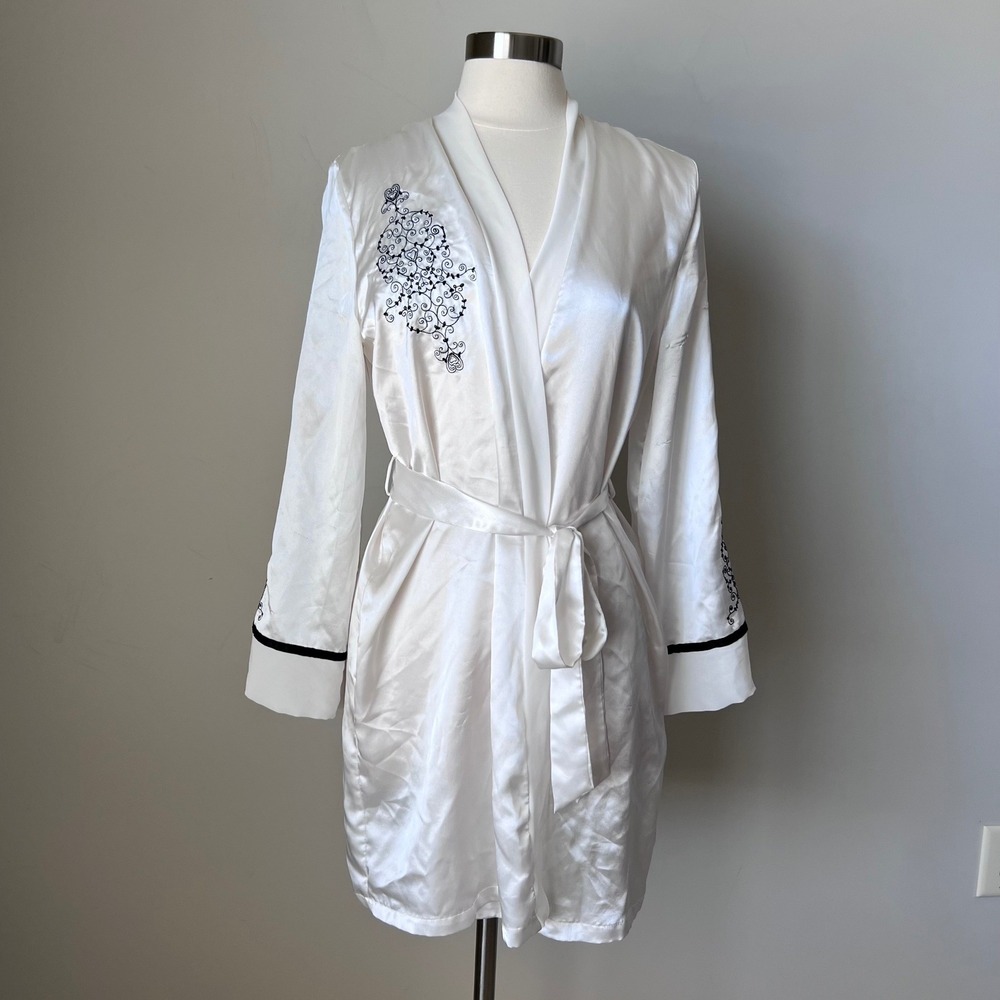Linea Donatella White Satin Embroidered Robe White Black Scroll NST030 S/M Vtg